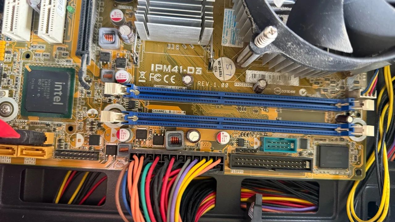 Placa Mãe LGA 775 Pegatron IPM41-D3 DDR3 com Cooler Master - Foto 2