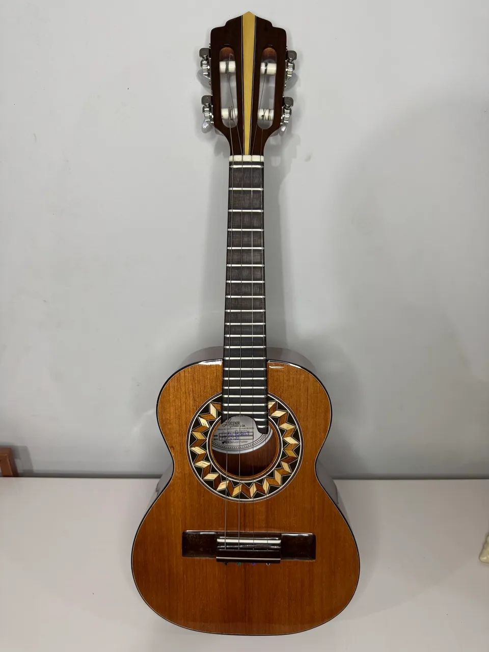 Cavaquinho todo em cedro excelente sonoridade e timbre - Foto 3