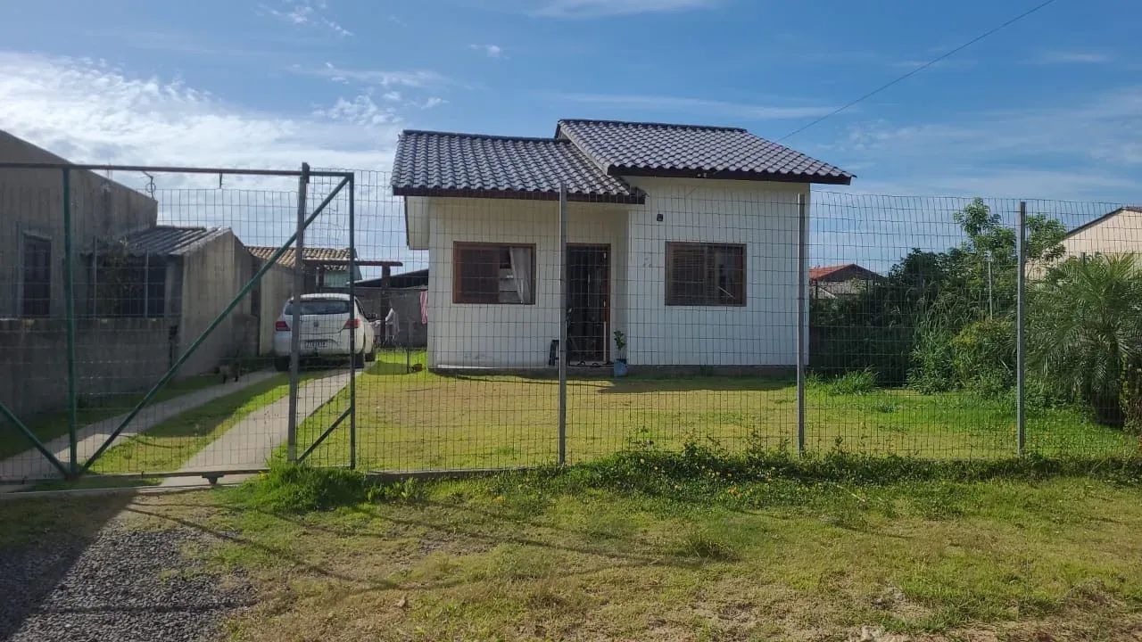 Casa de 55,53 m² com 02 quartos, sala, cozinha, bwc social e área de serviço.
