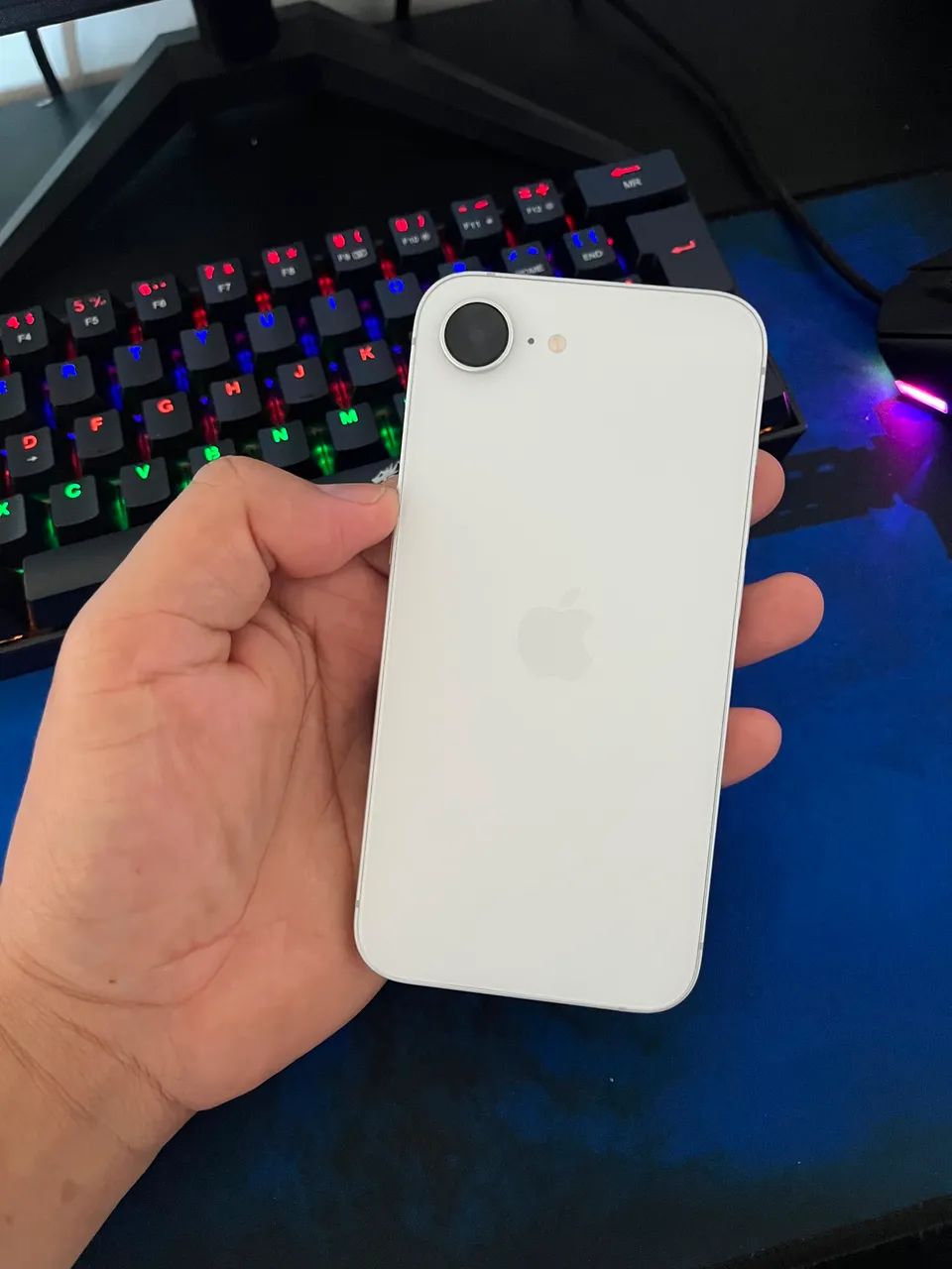 iPhone 16e