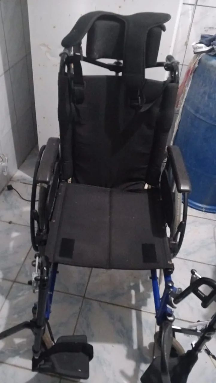 Cadeira de Rodas Manual Leve e Prática - Pouco Uso - Foto 2