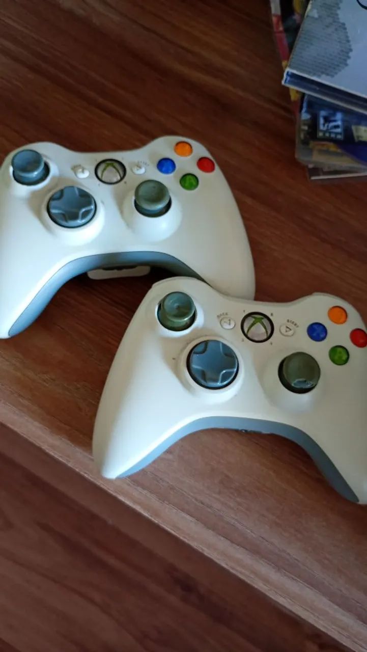 Xbom 360 com 2 controles e jogos  - Foto 2