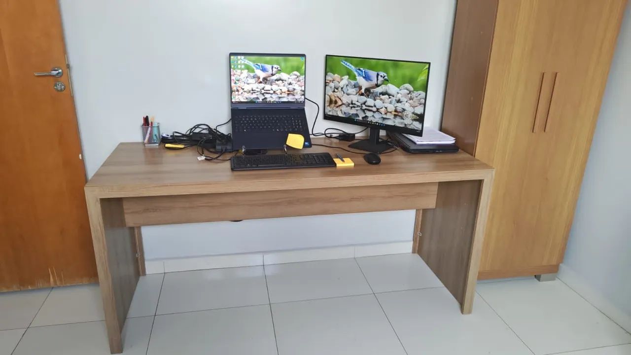 Escrivaninha / mesa de escritório 