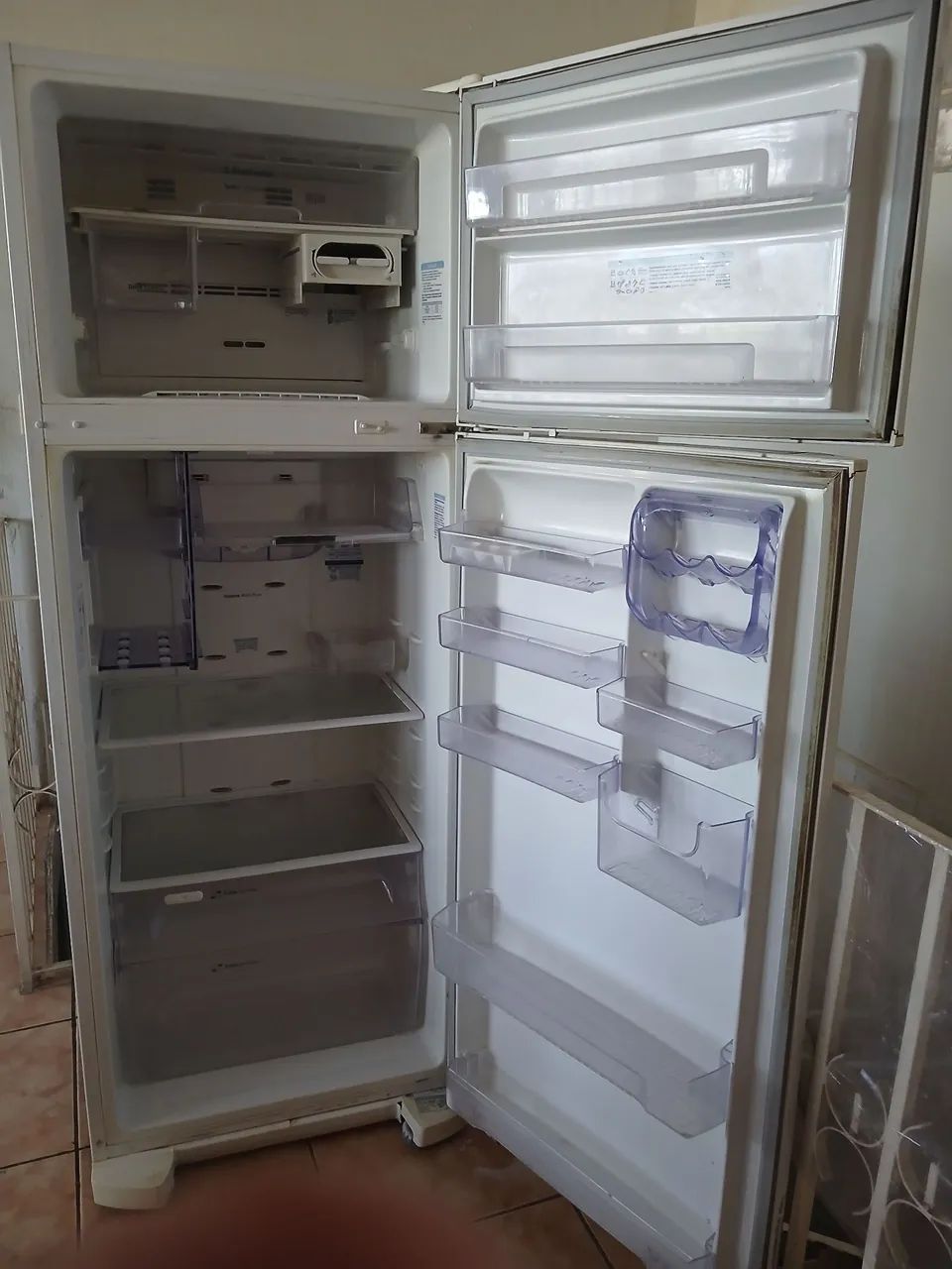Geladeira Electrolux Df48 r$ 700 00 - Foto 3