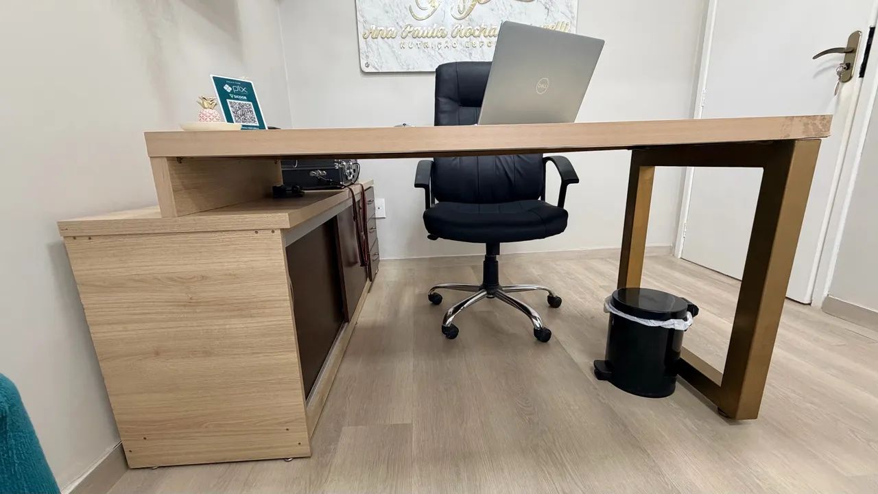 Vendo mesa com armário baixo lateral  - Foto 2