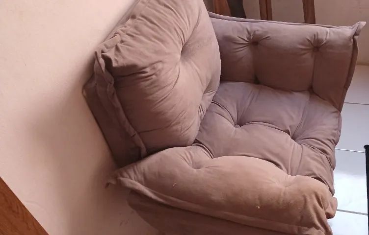 Vendo um puf confortável 