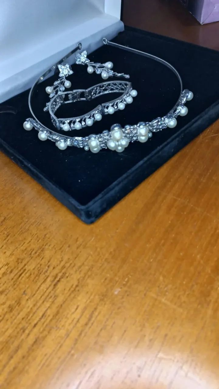 Conjunto de noiva completo com pérolas (coroa, brincos e pulseira) novo - Foto 3