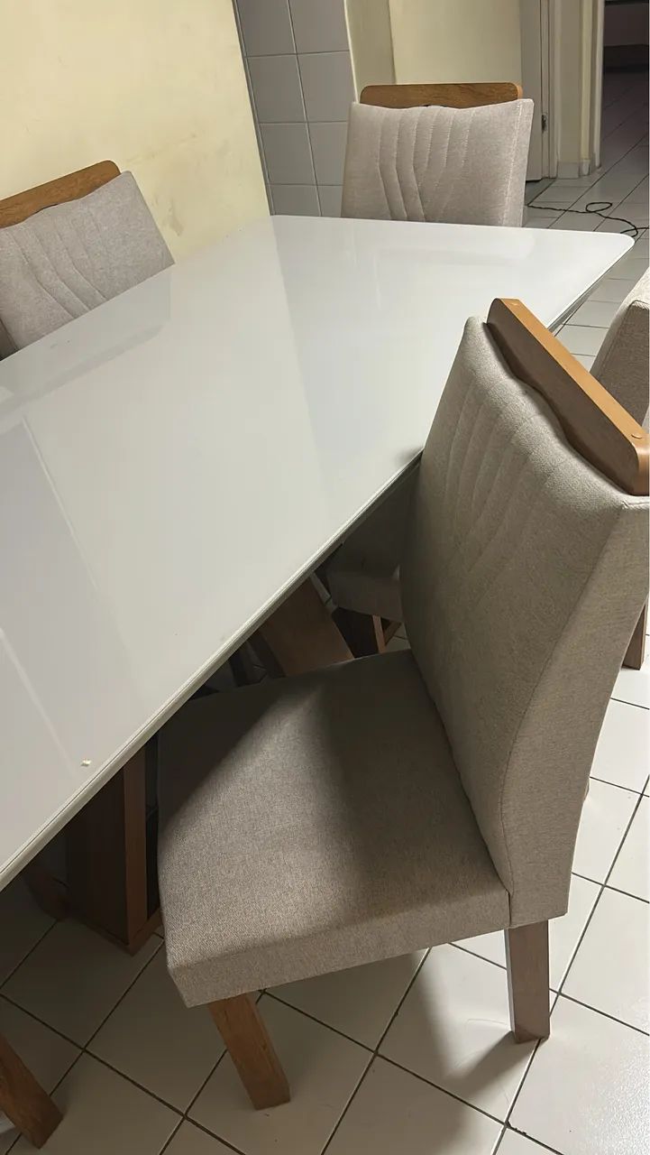 Mesa com 6 Cadeiras praticamente nova. - Foto 2