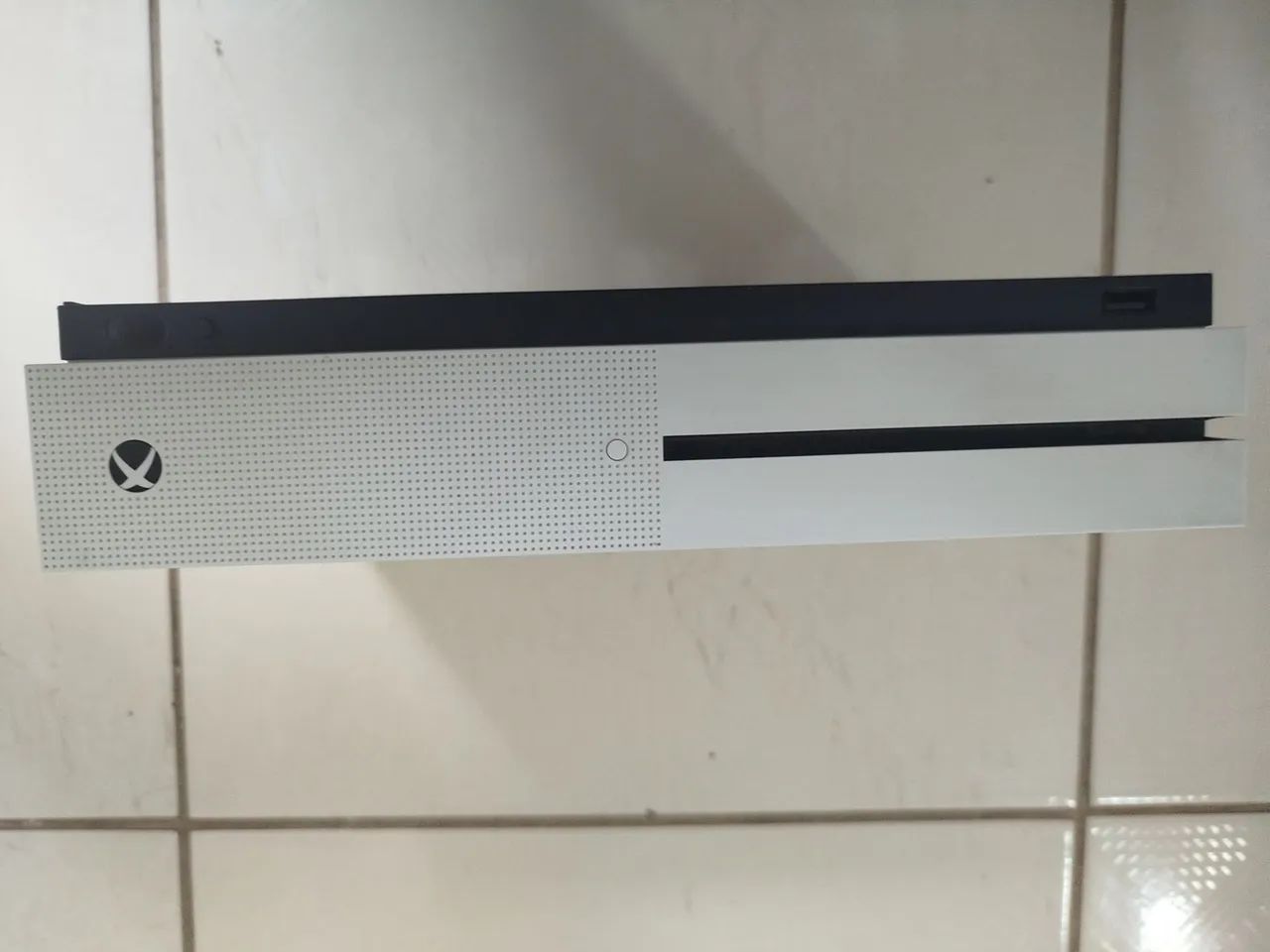 Xbox One S 1TB Branco + 2 Controles + Bateria Recarregável + Jogo + Caixa - Foto 5
