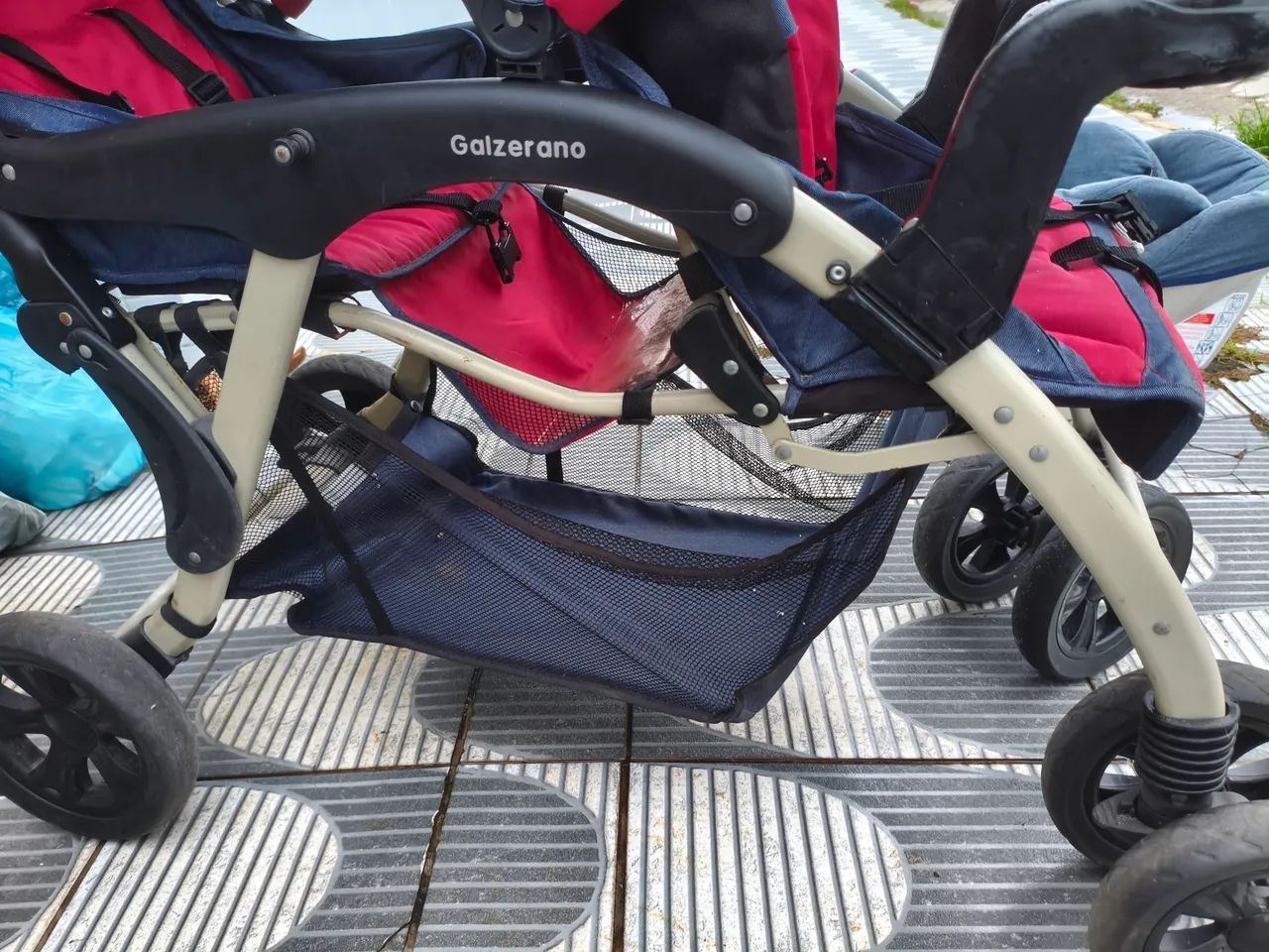 Carrinho para gêmeos - trenzinho - Galzerano - modelo doppio - Foto 4