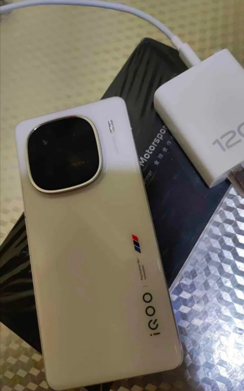 Vivo iQoo 12 