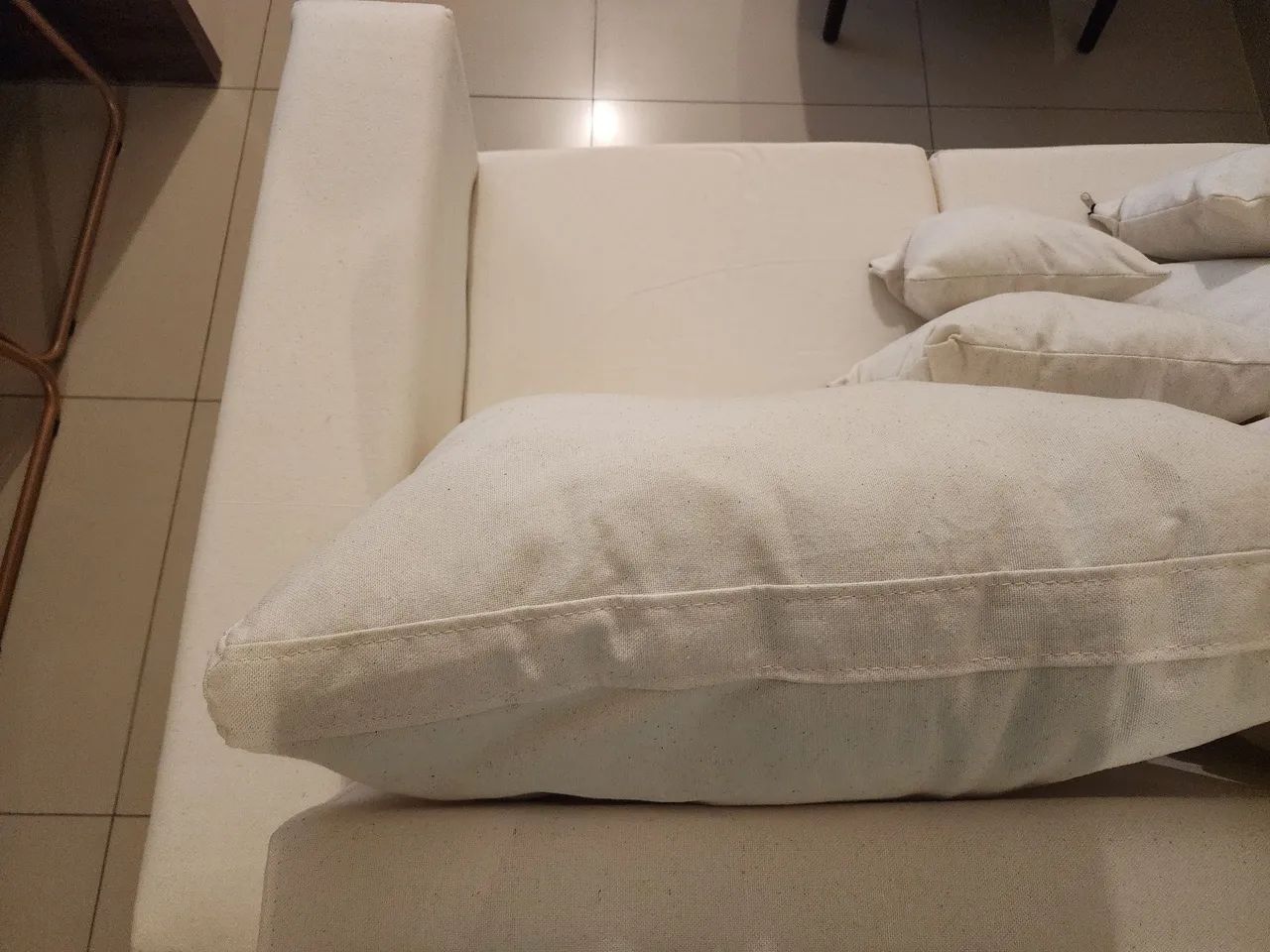 Vendo sofá Living Off White novo.65569177629314121