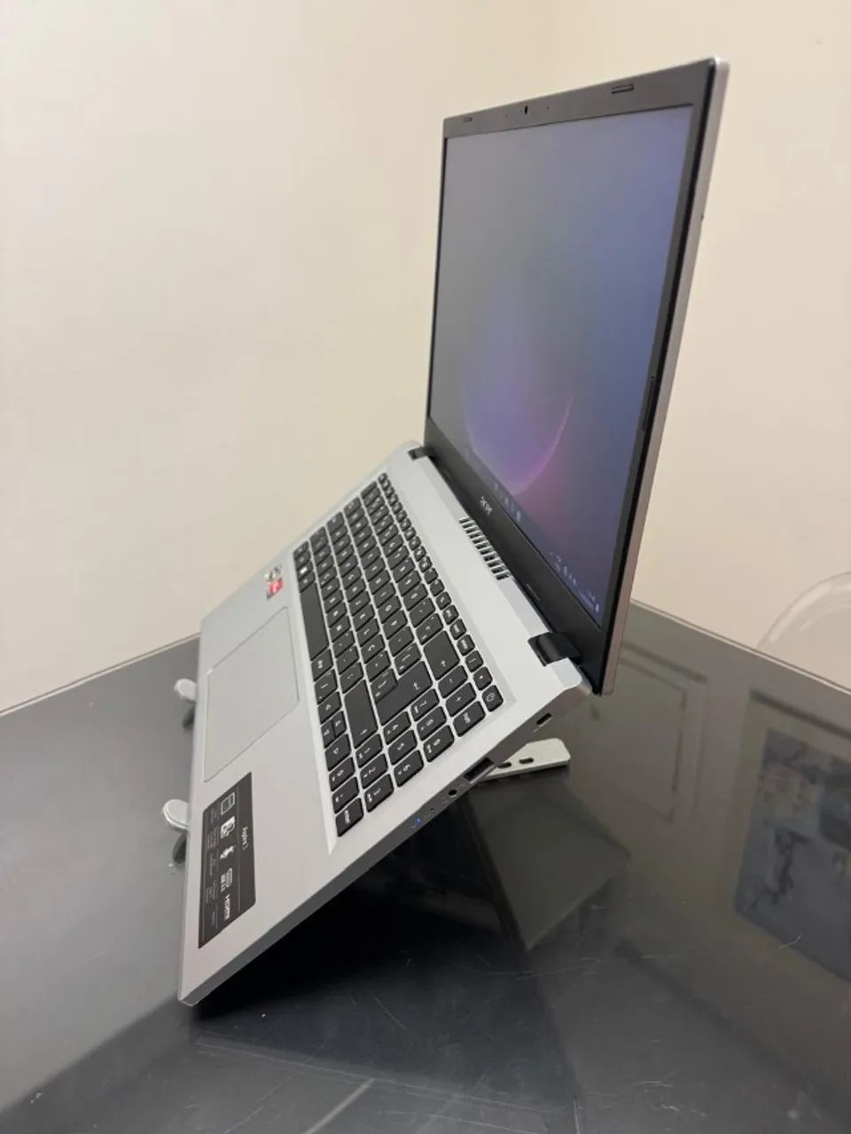 Notebook Acer - Ryzen 3-7320U - 4GB Ram - SSD 256GB Nvme - Radeon Graphics - Completo - Foto 3