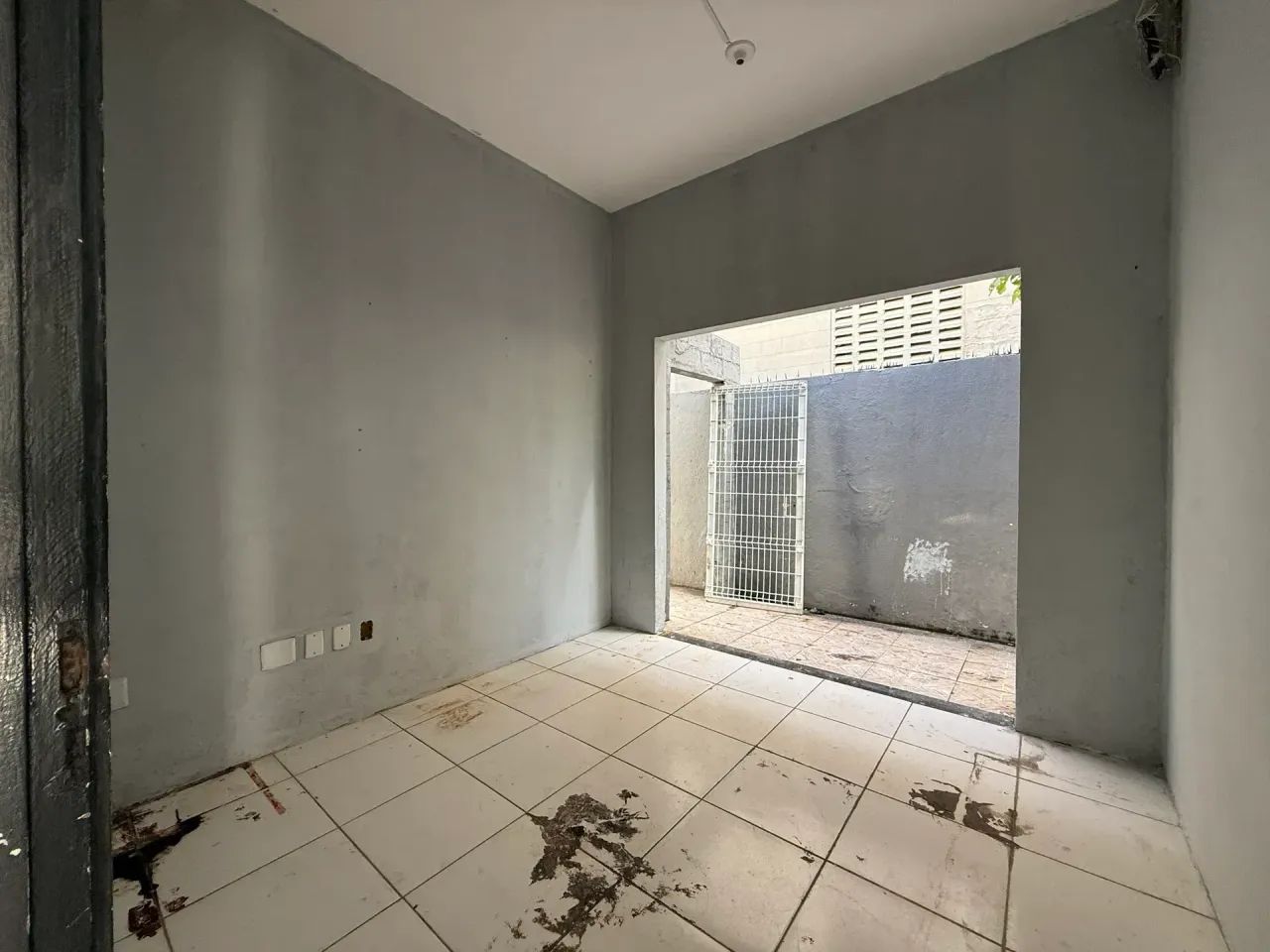 Ponto Comercial com garagem tendo 500m2 2 banheiros salas e area ampla - Foto 5