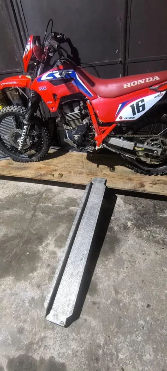 RAMPA PARA TRANSPORTAR MOTOS (MONTANA SAVEIRO FIORINO) - Foto 2