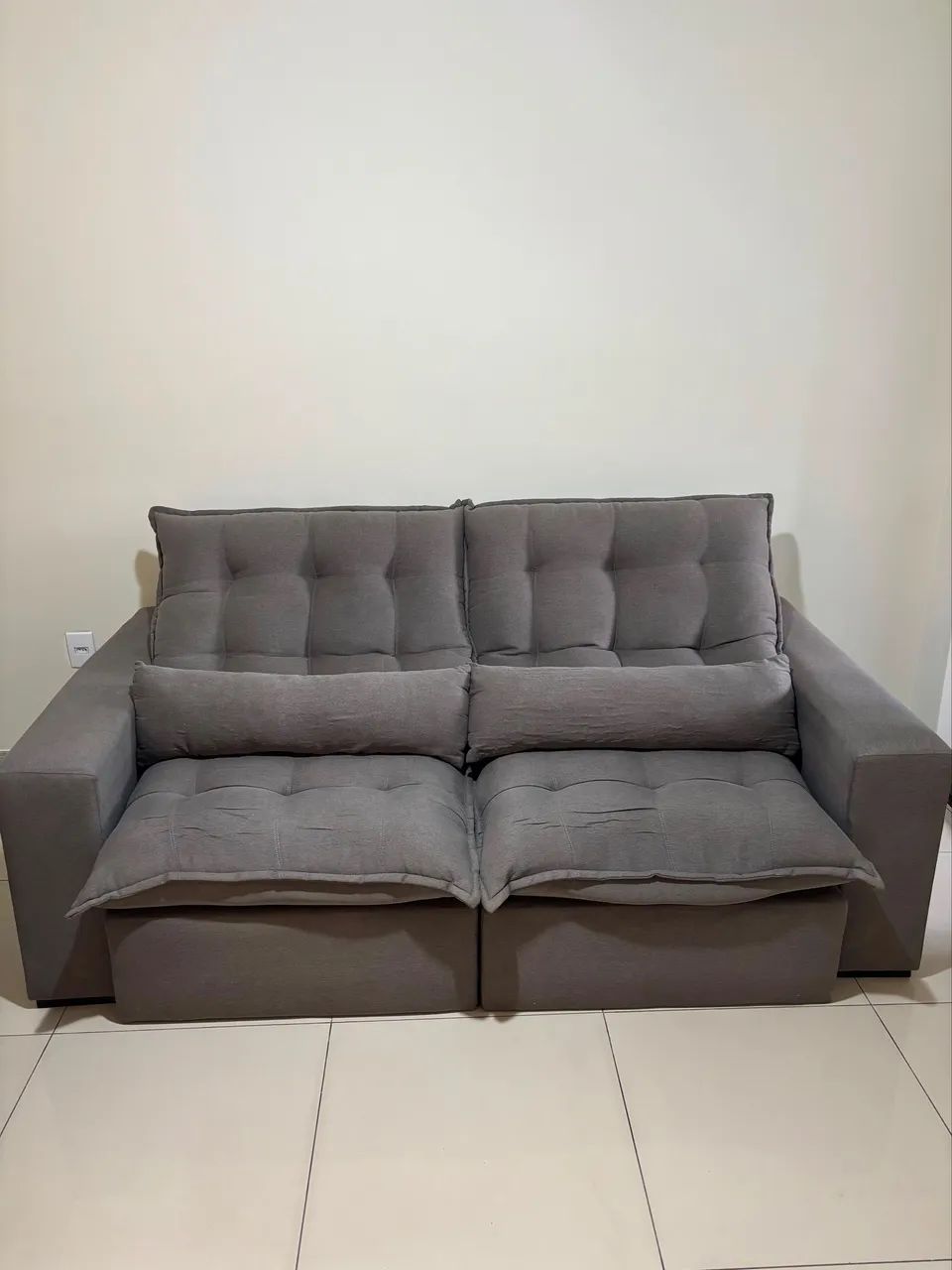 Sofá lindo retrátil 
