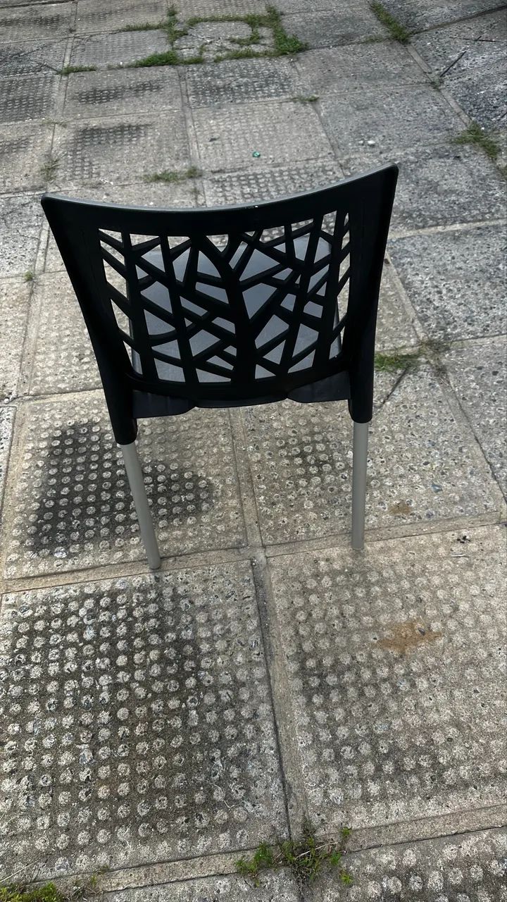 Conjunto de 4 cadeiras plásticas 