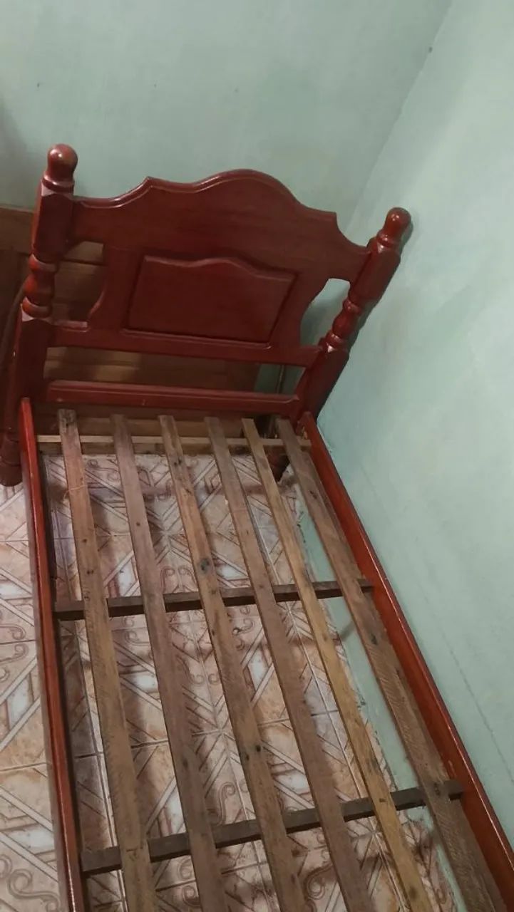 CAMA DE MADEIRA/SOLTEIRO