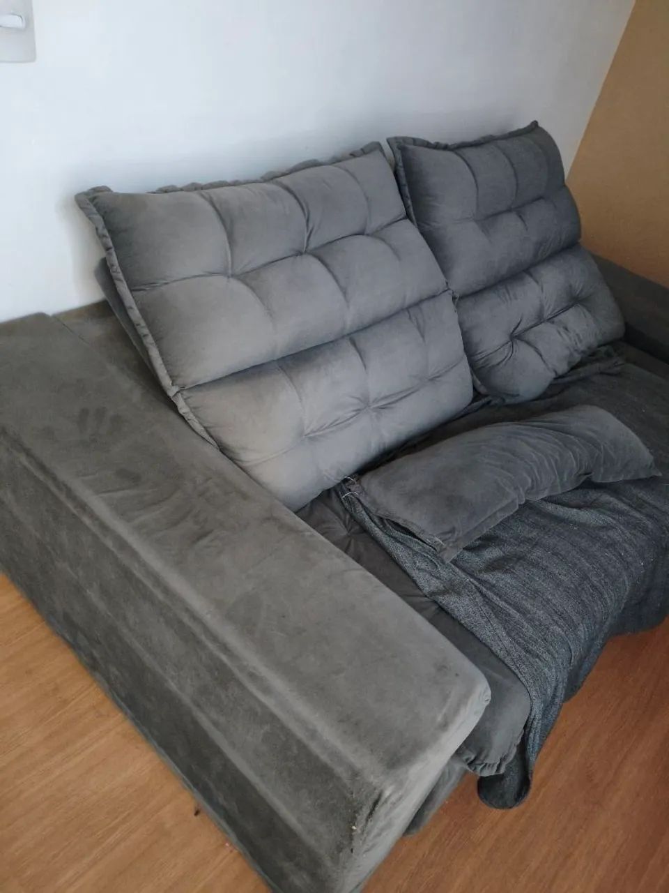 Sofá retatratil, usado com detalhes, 2 metros  - Foto 2
