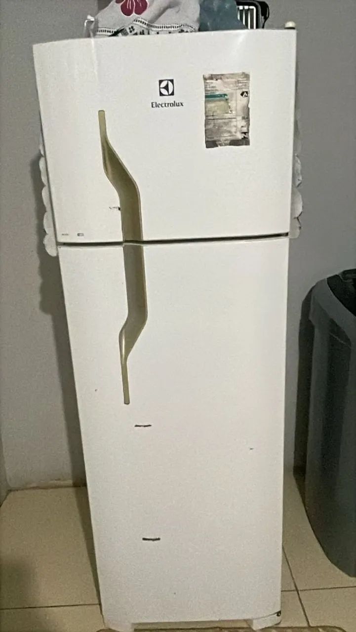 Vendo geladeira Eletrolux 