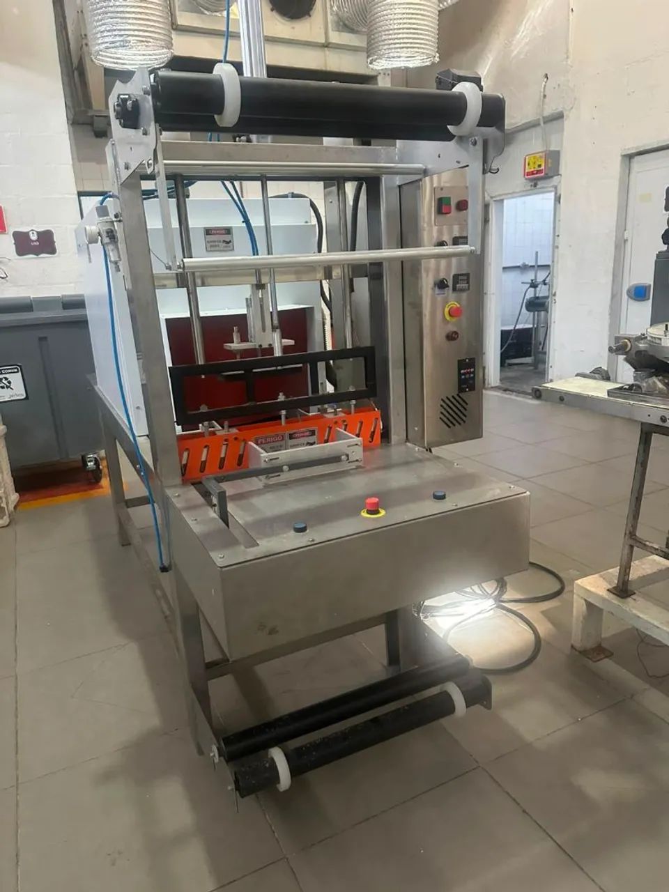 TERMOENCOLHEDORA PARA PACOTES  SEMI AUTOMÁTICA ATE 30O PACOTES HORA INOX.<br><br>COMPACTA INOX - Foto 3