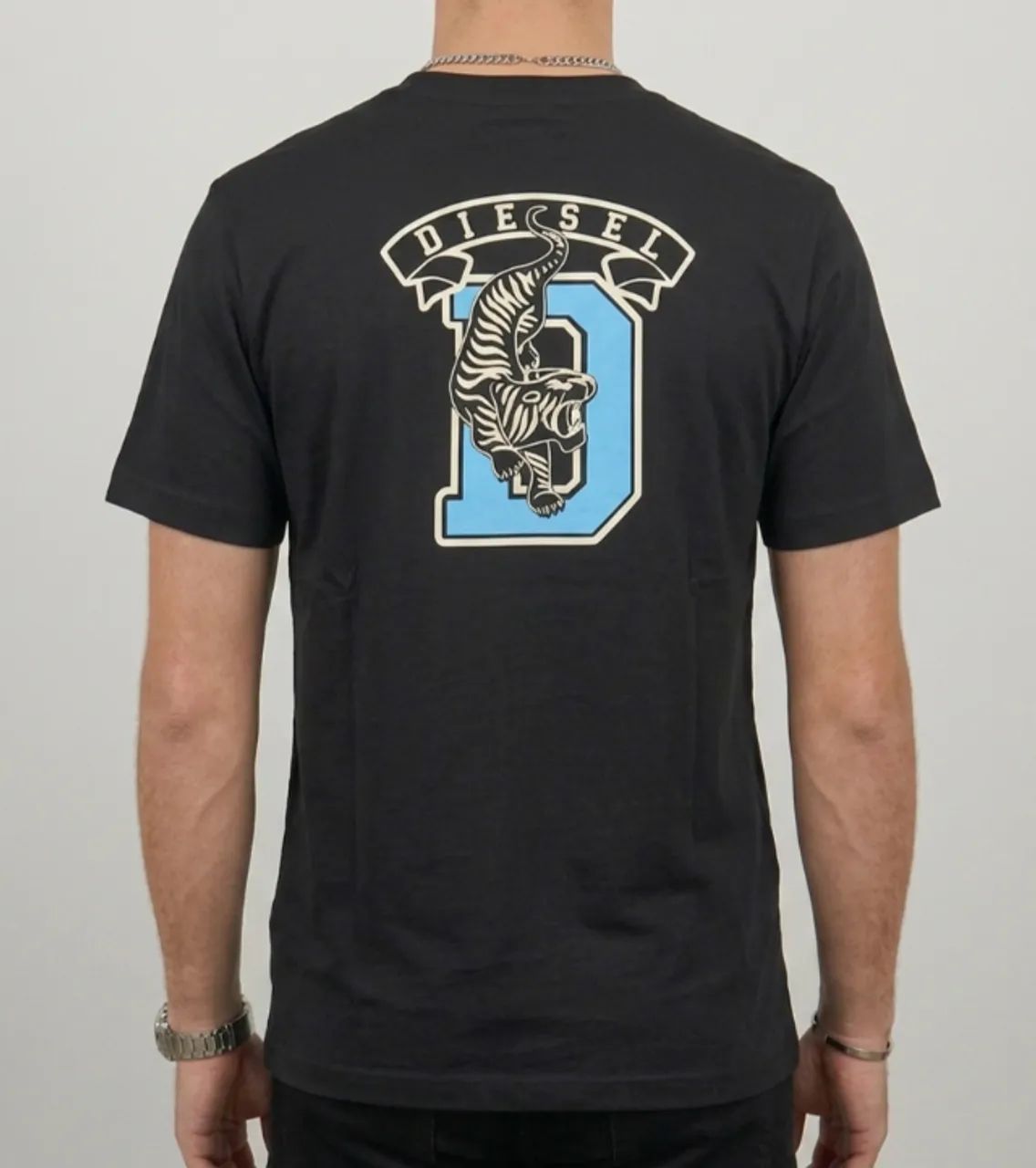 Camiseta Oversized Diesel Preta - Foto 4