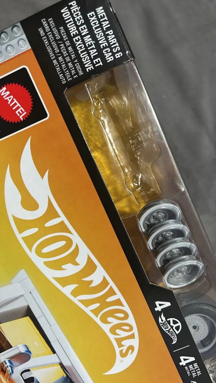 Hot Wheels Chevy custom 62 brick shop sem a miniatura  - Foto 3