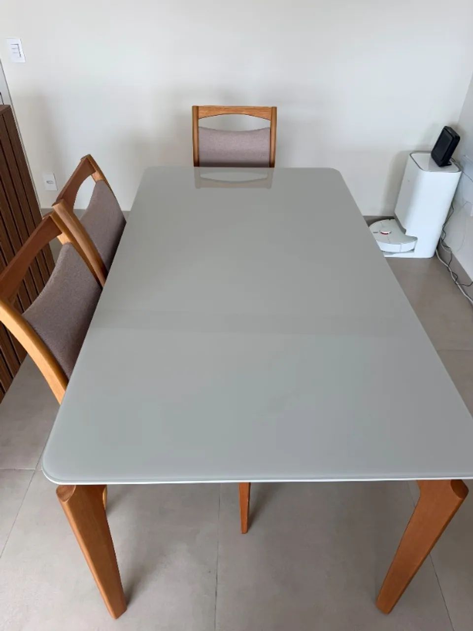 Mesa com 6 cadeiras