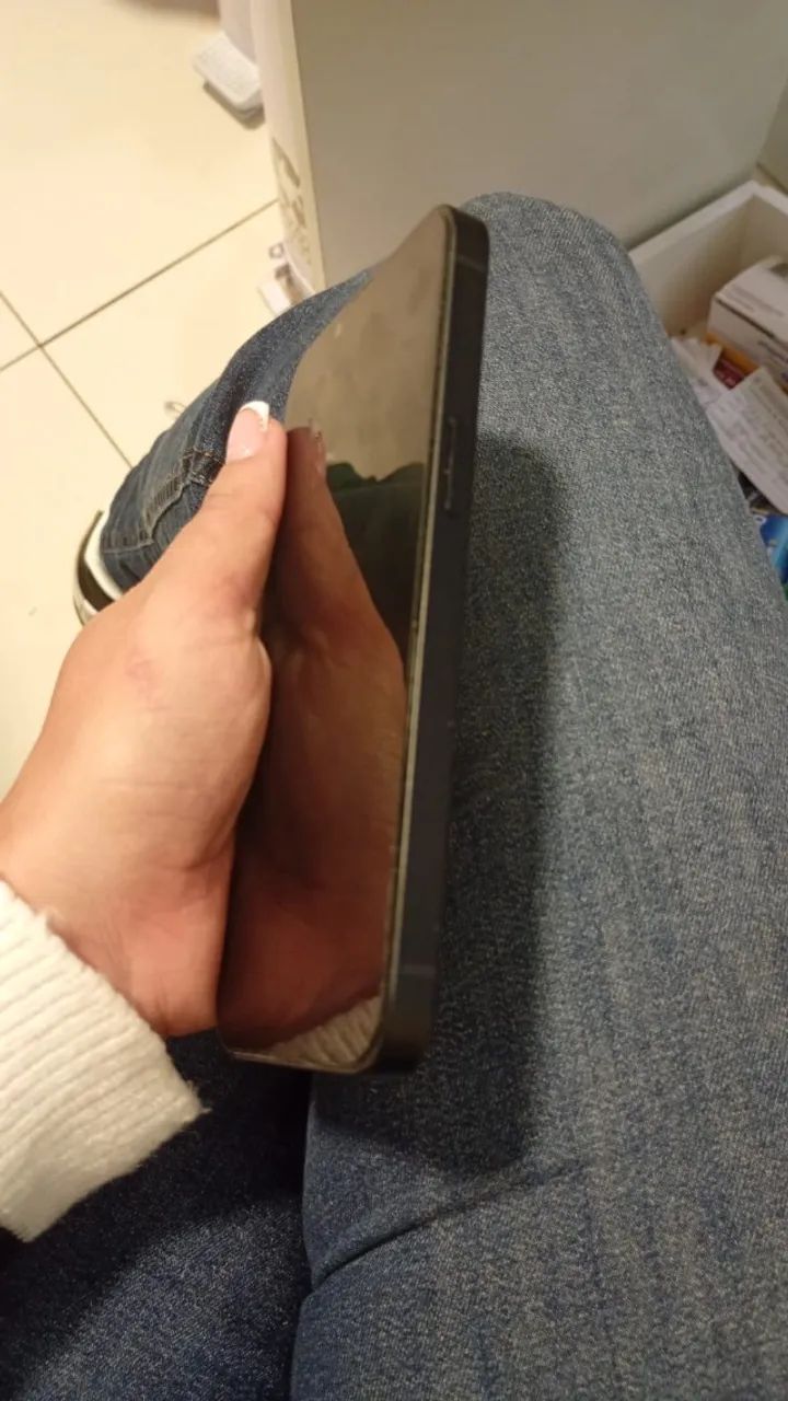 iPhone 16e