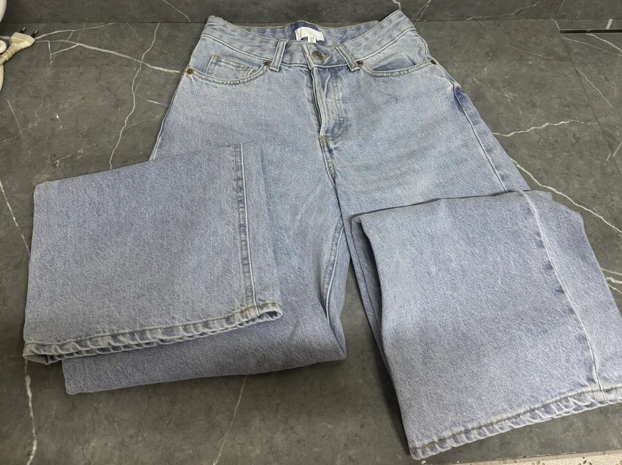 Calça jeans wide leg H&M