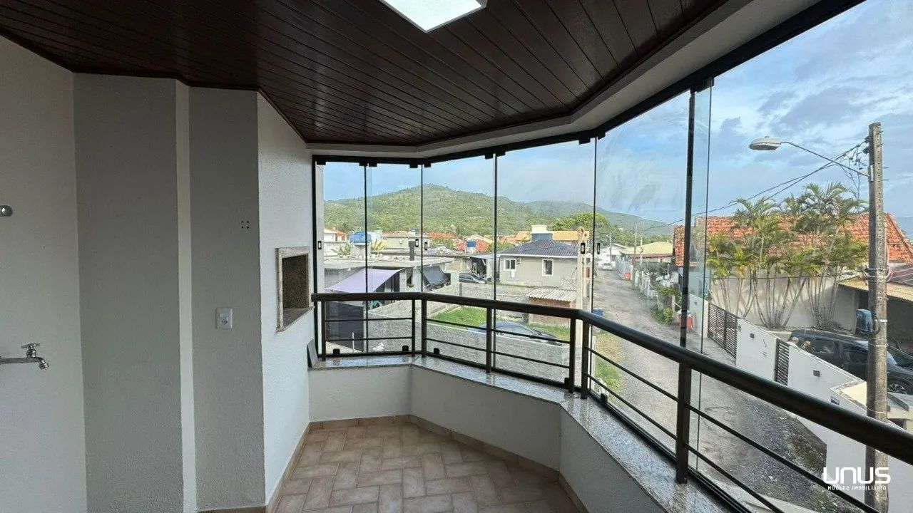 Apartamento de 2 quartos sendo 1 suíte em Florianópolis