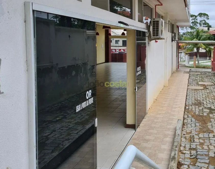 Loja para Alugar em Ponta de Baixo, São José, 200m²
