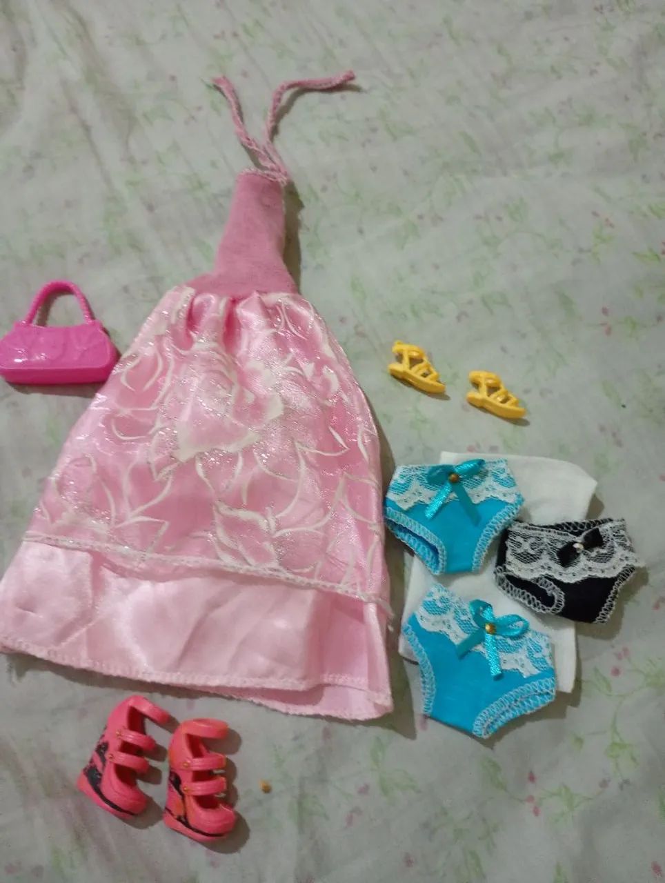 Vestido e sapatos boneca  - Foto 4