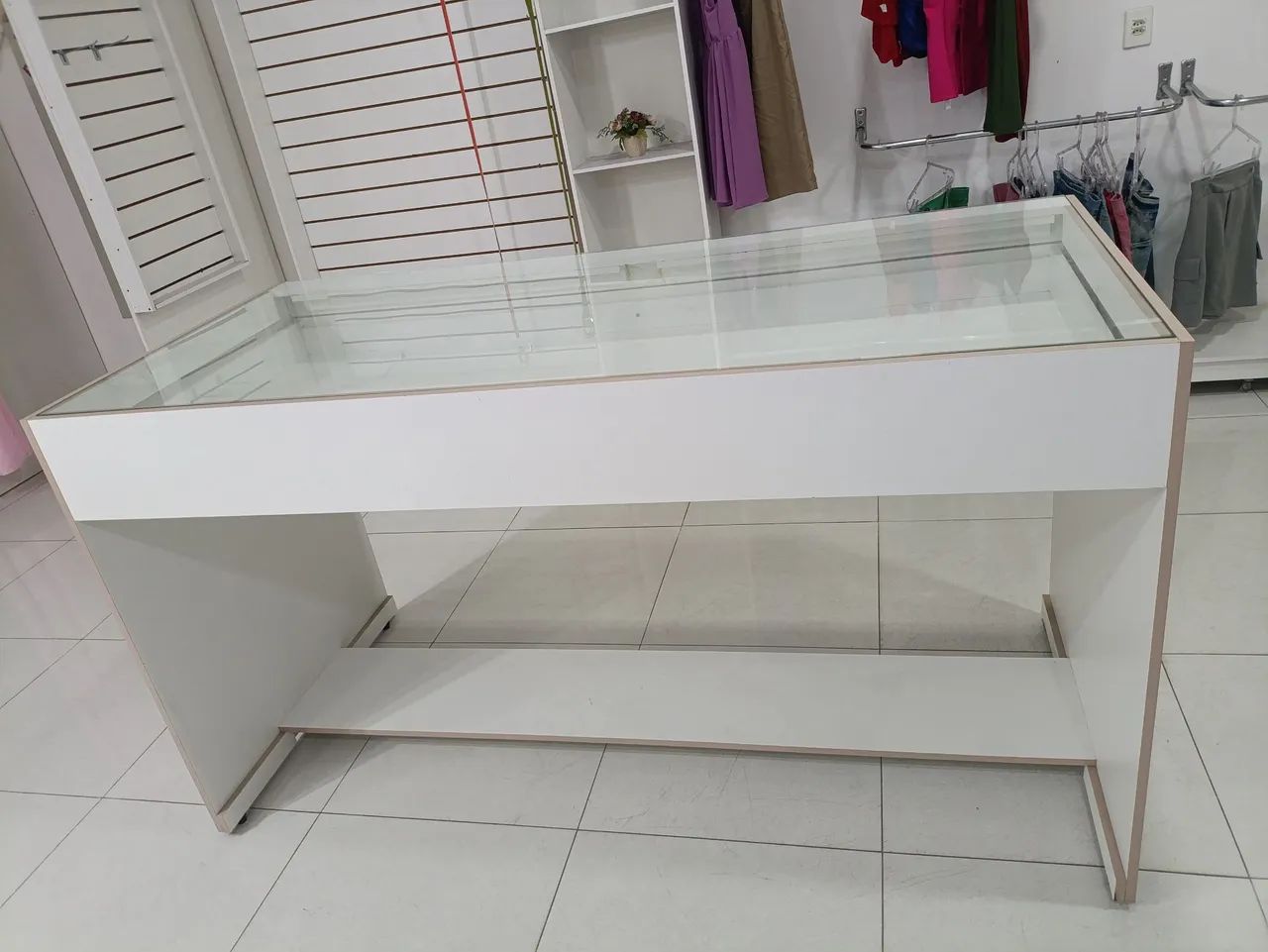 Mesa com gaveteiro para loja  - Foto 2