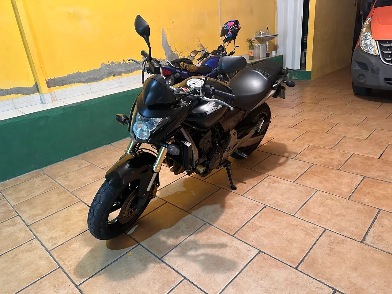 Hornet 600 