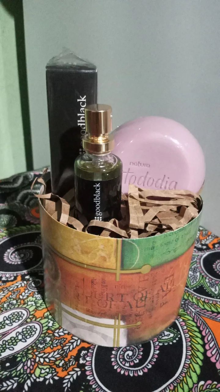 Kit Presente masculino _CONTÉM UM SABONETE E  UM PERFUME 