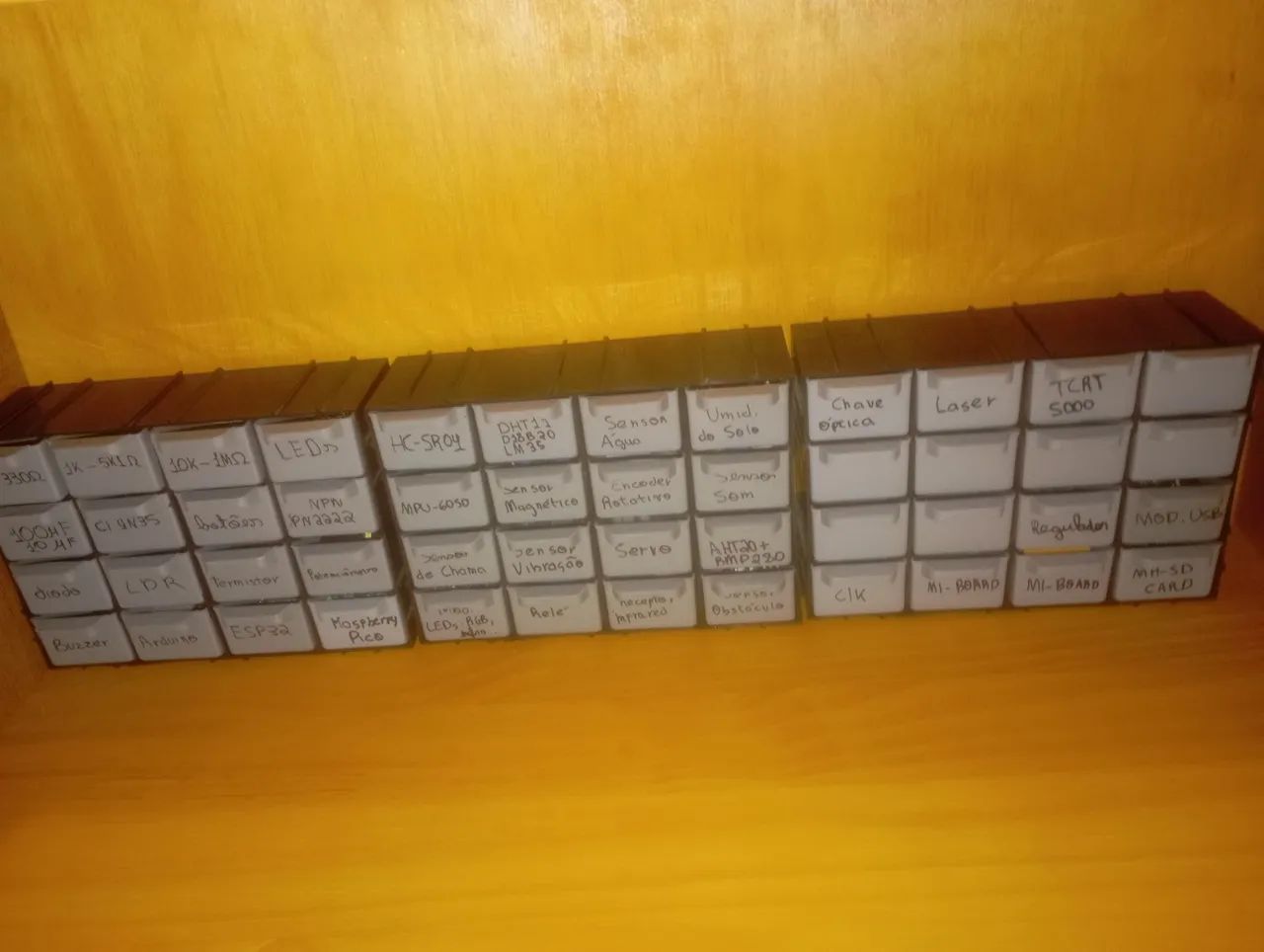 Gaveteiras + Componentes Eletrônicos 