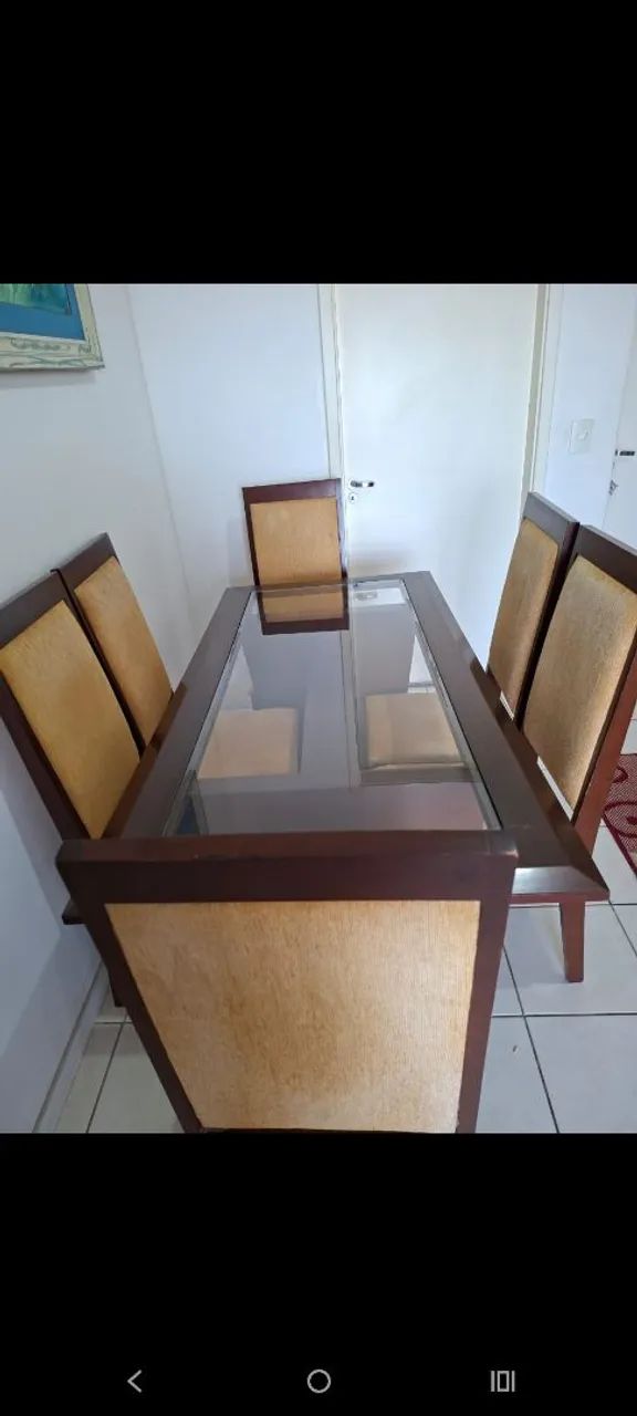 Vendo mesa de madeira com vidro
