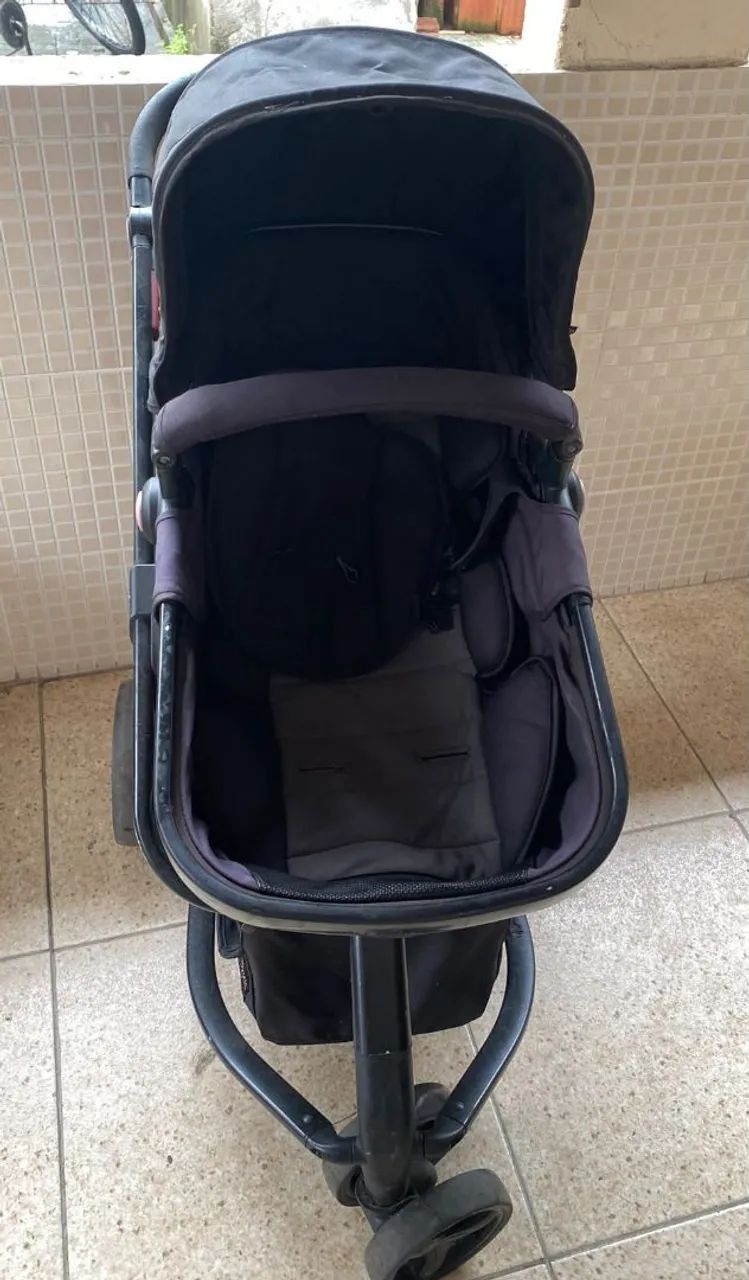 Vende-se carrinho de bebê.