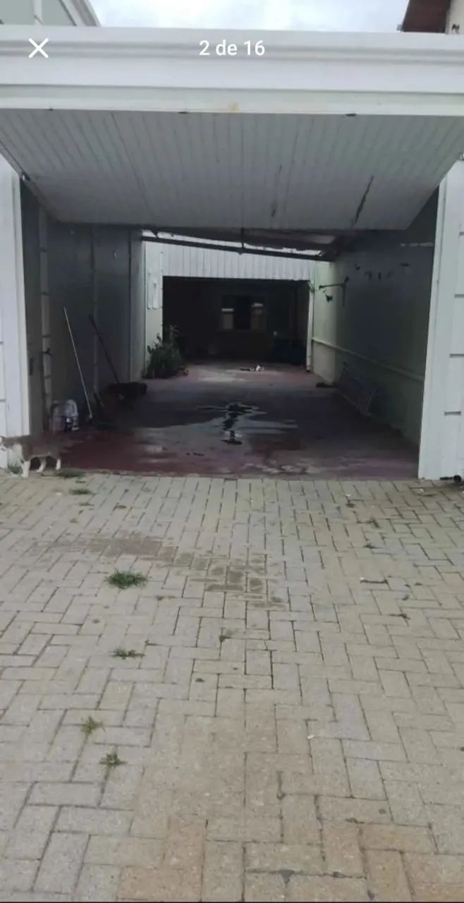 Alugo 200m² de área comercial com escritório.