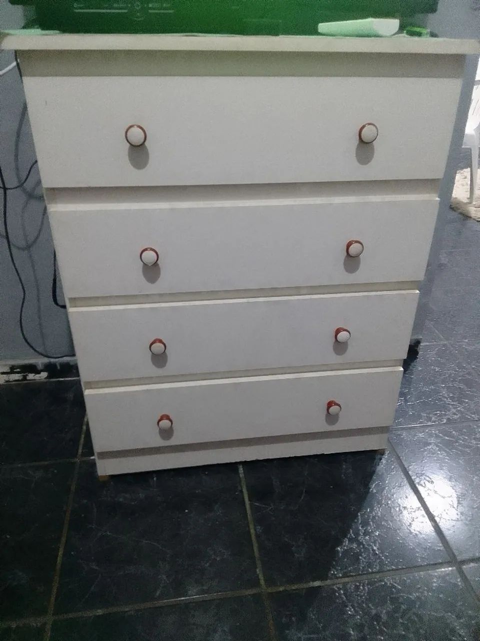 Vendo esta cama box solteiro e a comoda.