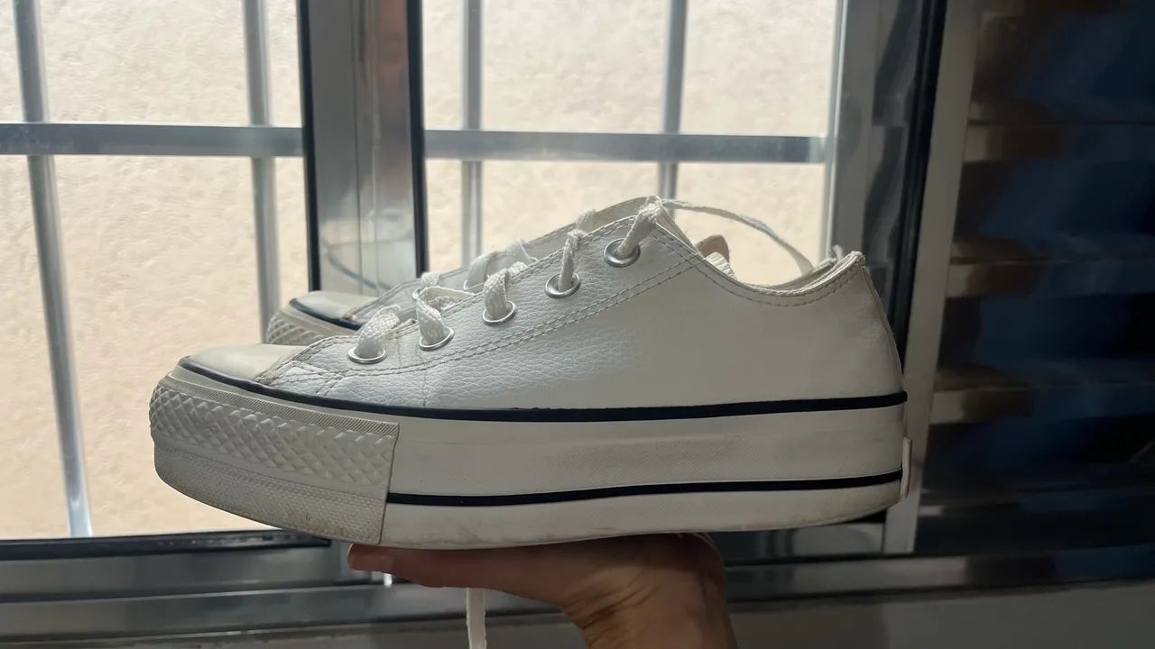 Converse all star couro branco n 33/34 - Foto 4