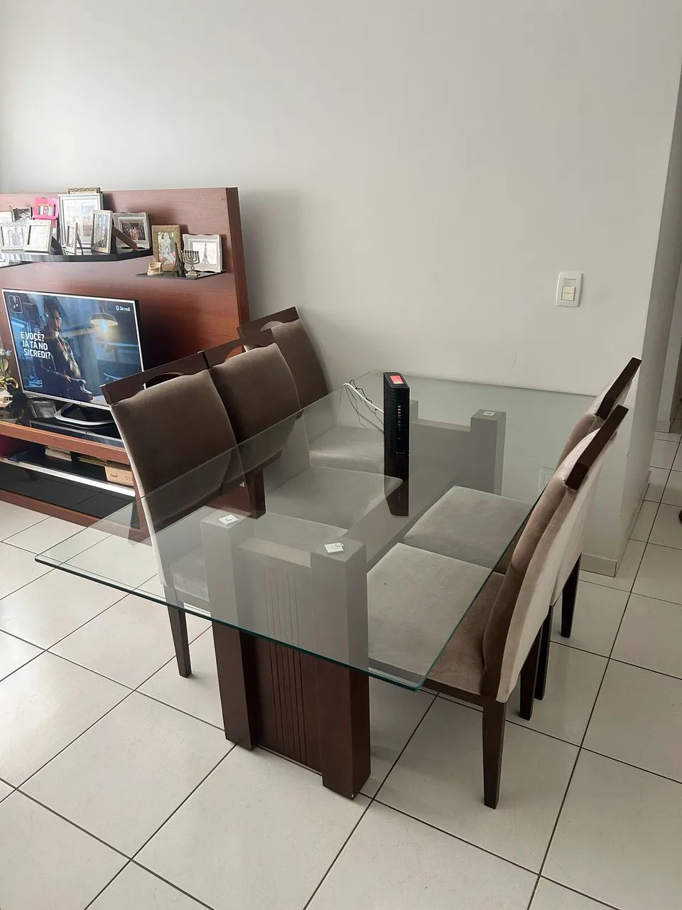 Mesa com tampo de vidro - 6 lugares 