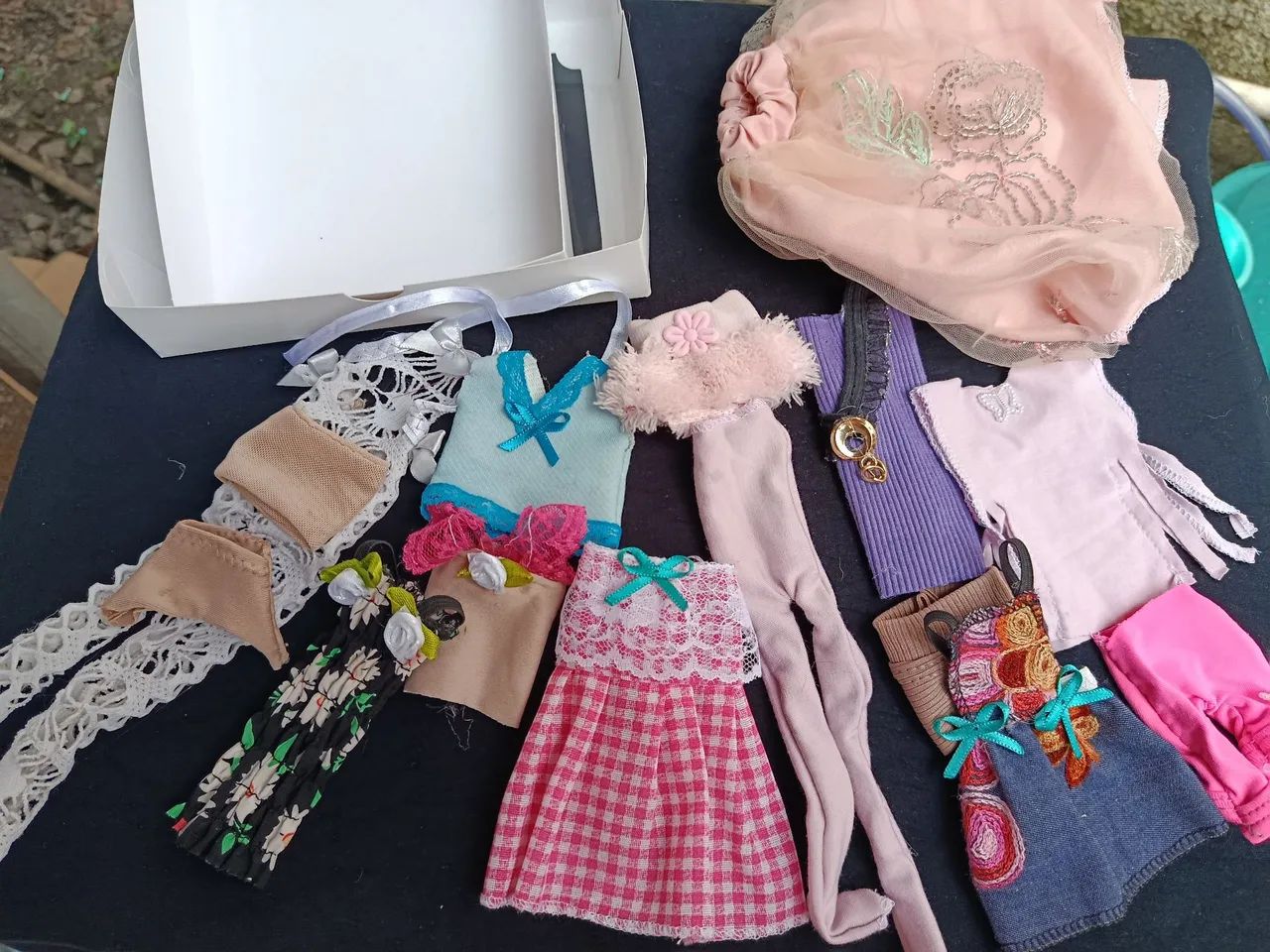 Lote de roupas da barbie - Foto 2