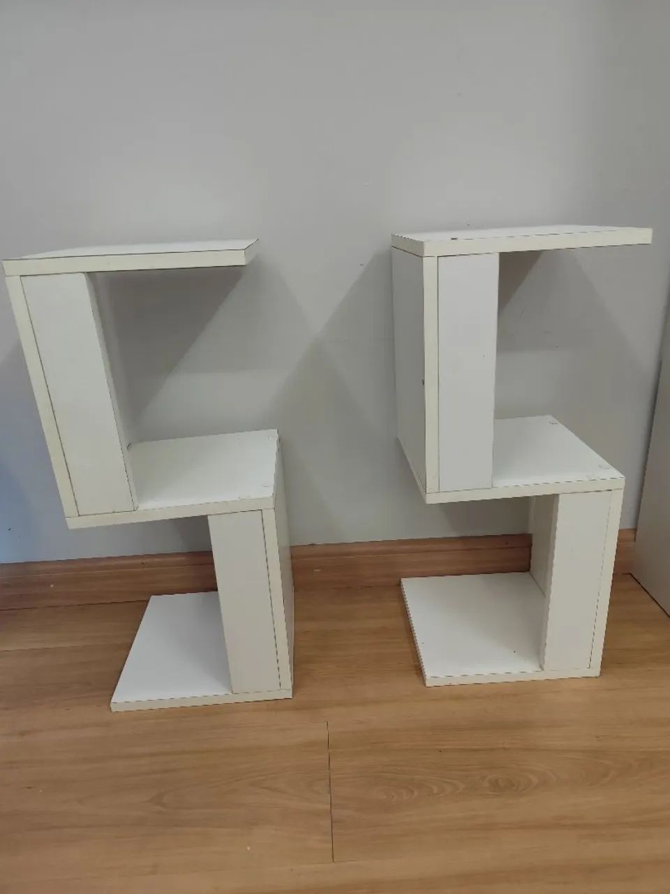 VENDENDO O PAR: nicho/mesa lateral de MDF branco - Foto 3