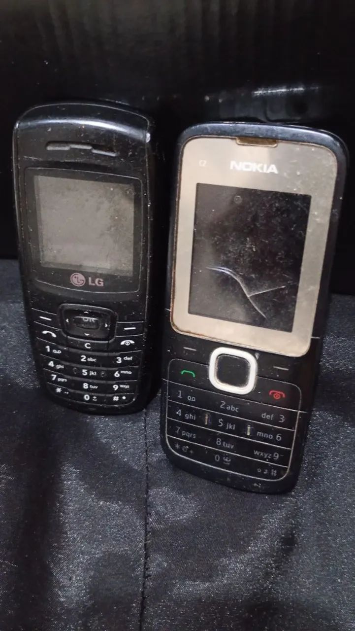 Dois celular antigo Nokia e LG