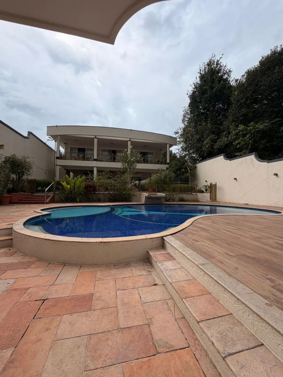 Casa, 934m², 4 suítes no Cond. Lago Azul 