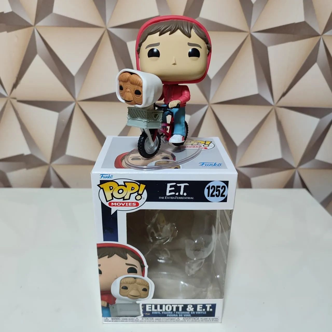Funko Pop! Elliot And ET. #1252