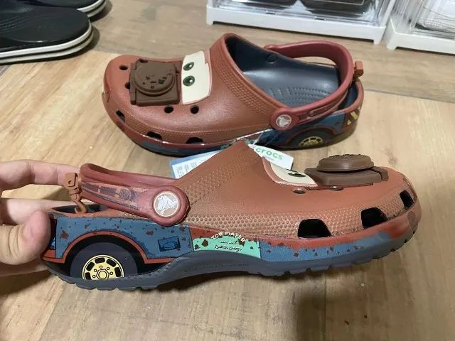 Crocs Tom Mater - Foto 2