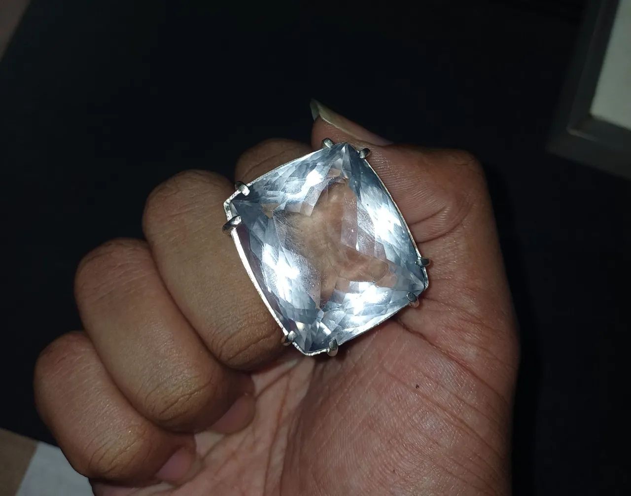 Anel de prata 925 com pedra de rocha lapidada